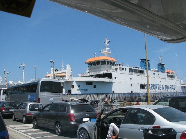 15525-imbarco-traghetto