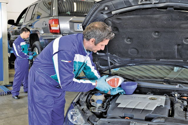 meccanico-manutenzione-auto_6