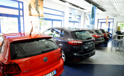 autoplus autohaendler showroom grosse auswahl gebrauchtautos volkswagen golf ford focus fiesta