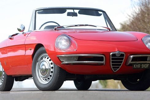 alfa-romeo-spider-il-laureato-489x326