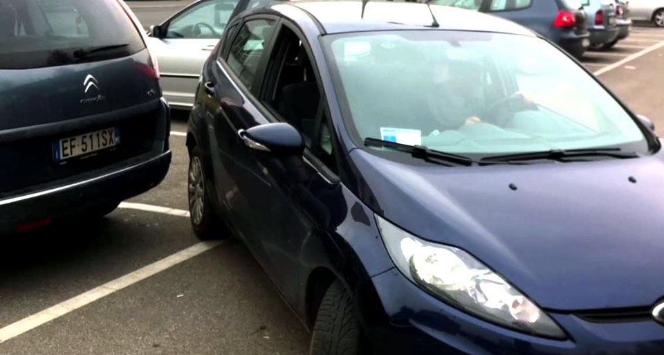 incidentata-parcheggio
