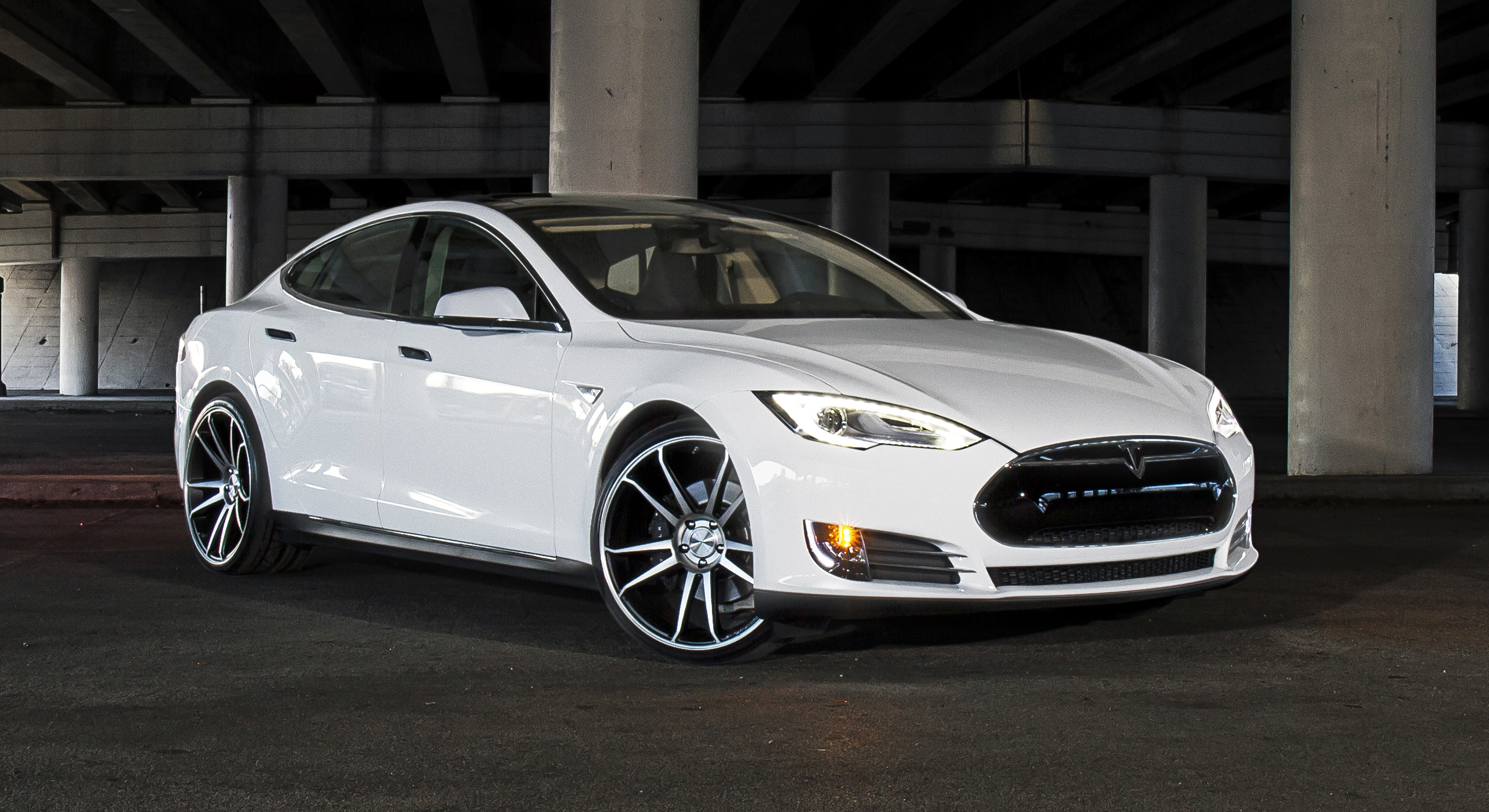 tesla_model_s_on_cw-s5_matte_black_machined_face_cropped