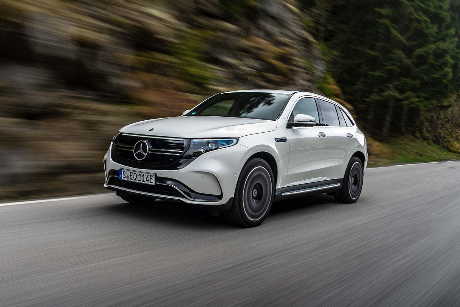 2020-mercedes-benz-eqc-review-22