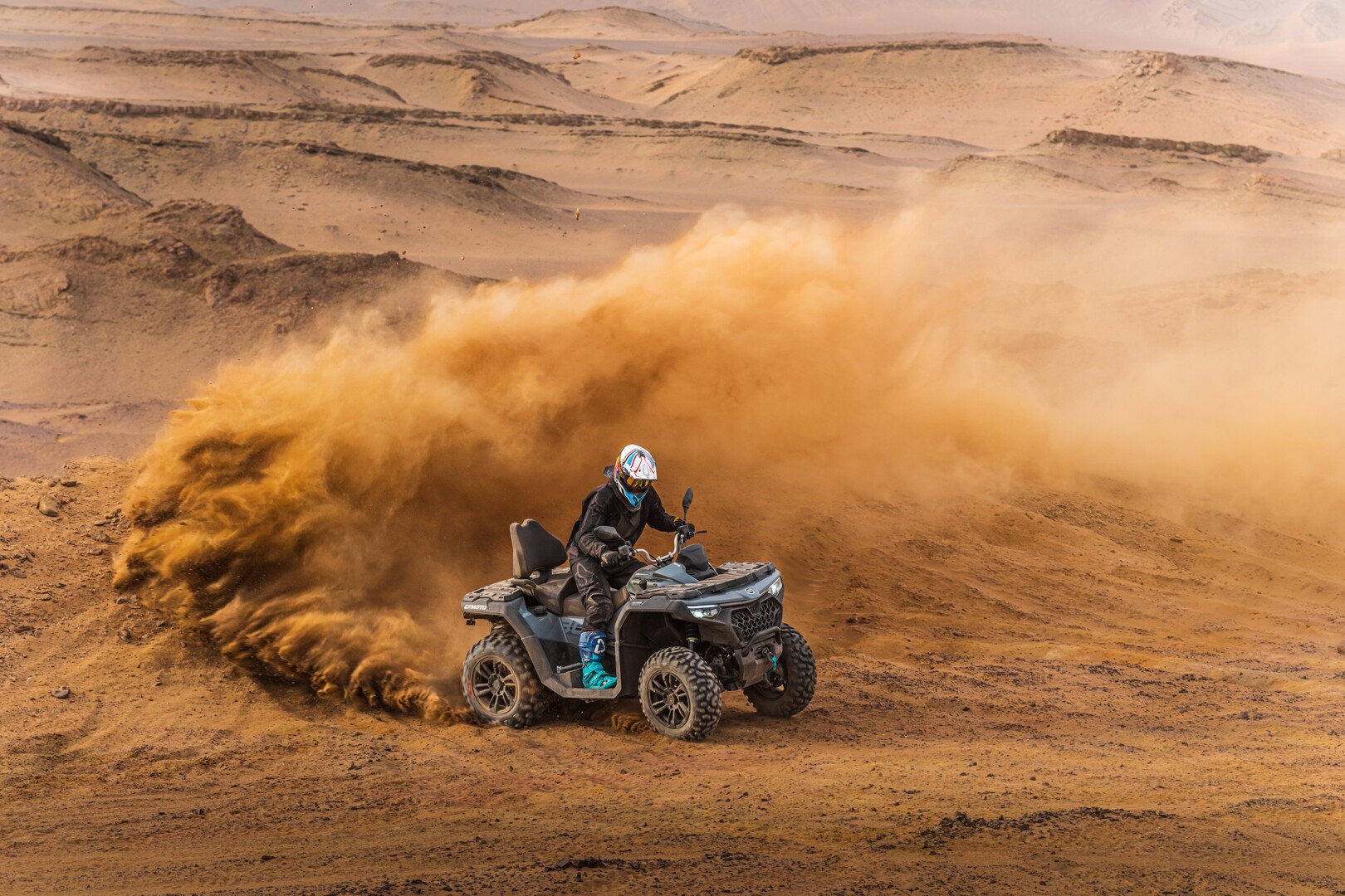 cfmoto-850-touring_action-34