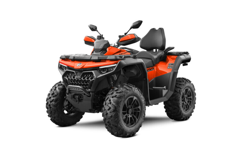 cforce-1000-touring_lava-orange_left45_standard-768x512