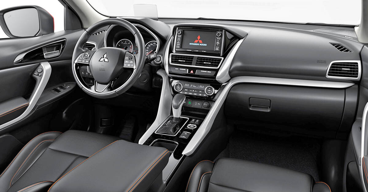 Mitsubishi Eclipse Cross PHEV interni interior SUV Coupé Plug-in Hybrid Electric Vehicle 4x4