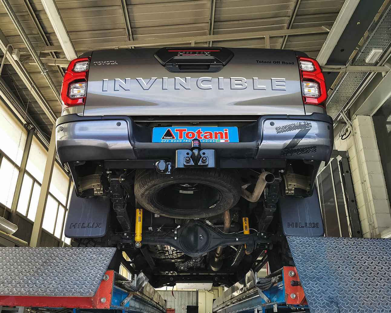 Toyota Hilux Invincible allestimento Totani Off Road 4x4 Pick-Up fuoristrada gancio traino