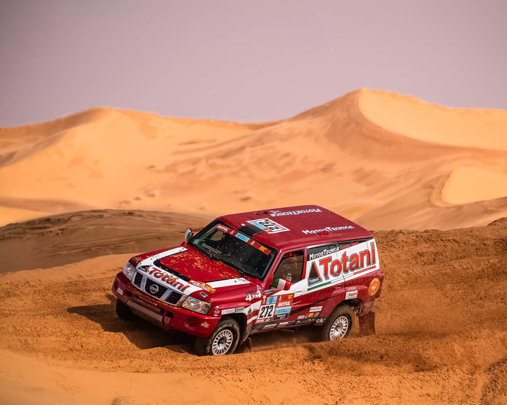 Dakar in Saudi Arabia 2022 Nissan Patrol Team Totani Rally 4x4 deserto dune